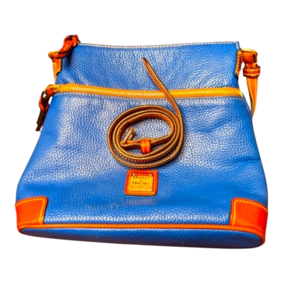 Dooney &‎ Bourke Crossbody in Pebble Grain Leather, Handbag with Adjustab straps - Picture 4 of 10